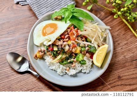 Gapao rice, Thai food, ethnic food, minced meat and vegetable stir-fry dish, fish sauce + oyster sauce flavor 118112791
