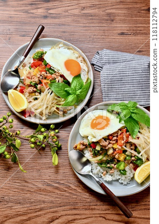 加寶飯、泰國菜、民族菜、肉末炒菜、魚露+蠔油味 加寶飯、泰國菜、民族菜、肉末炒菜、魚露+蠔油味 118112794