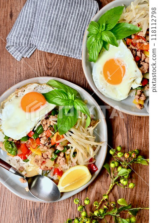 Gapao rice, Thai food, ethnic food, minced meat and vegetable stir-fry dish, fish sauce + oyster sauce flavor Gapao rice, Thai food, ethnic food, minced meat and vegetable stir-fry dish, fish sauce + oyster sauce flavor 118112798
