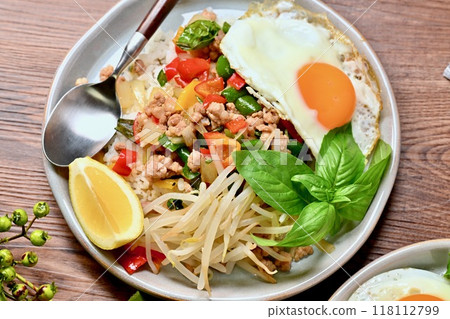 Gapao rice, Thai food, ethnic food, minced meat and vegetable stir-fry dish, fish sauce + oyster sauce flavor 118112799