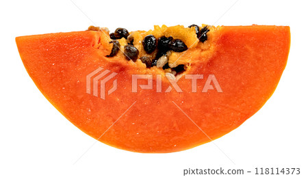Ripe papaya slice isolated 118114373