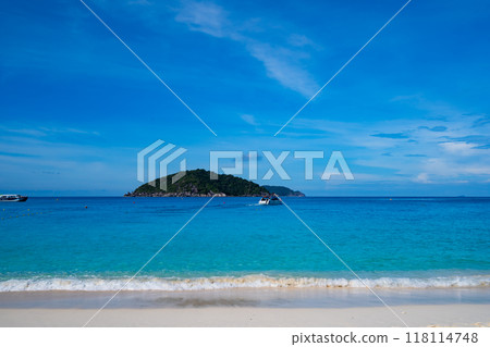 Beautiful beach and sand texture in sunny summer day background 118114748