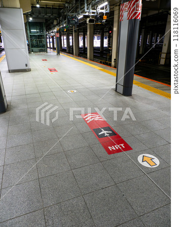 Platform information signs installed on the floor of the platform where the Narita Express departs and arrives Platform information signs installed on the floor of the platform where the Narita Express departs and arrives 118116069