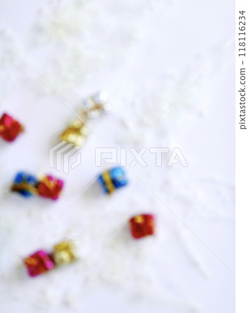 模糊可愛的聖誕禮物作為背景 118116234
