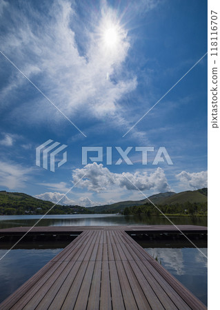 Lake Shirakaba in Tateshina Town, Kitasaku District, Nagano Prefecture, Japan. A free pier and the lakeside surrounded by fresh greenery. Lake Shirakaba in Tateshina Town, Kitasaku District, Nagano Prefecture, Japan. A free pier and the lakeside surrounded by fresh greenery. 118116707