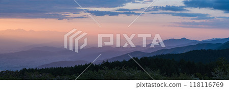 The gradation of the mountains and the sunset sky seen from the Takabocchi Plateau on Mt. Takabocchi, located on the border between Okaya City and Shiojiri City, Nagano Prefecture, Japan 118116769