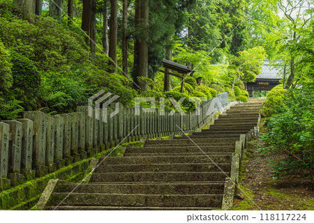 日本長野縣松本市久藤寺正門的入口 日本長野縣松本市久藤寺正門的入口 118117224