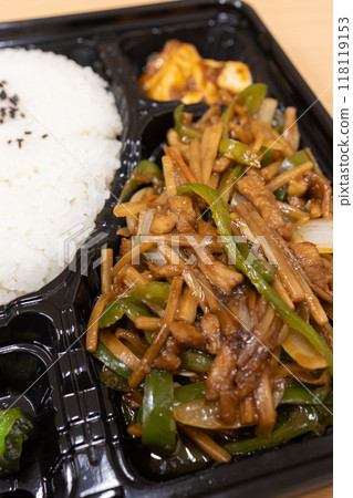 美味的青椒肉盒午餐 118119153