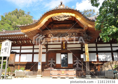 Chofu City Jindaiji Main Hall and clear autumn sky 118119338