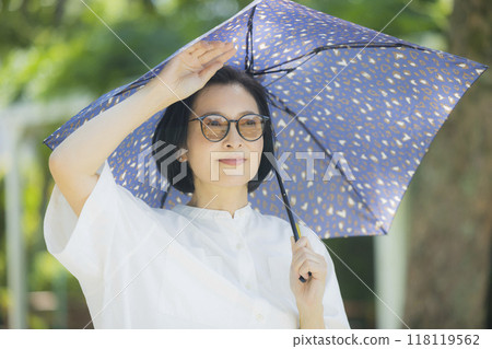 Woman with a parasol Woman with a parasol 118119562