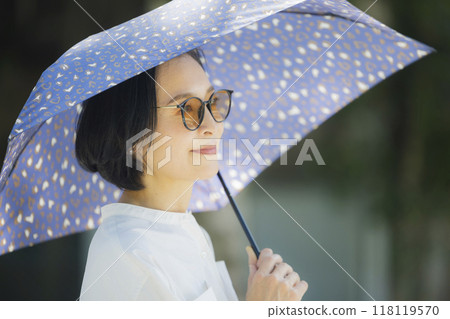 Woman with a parasol Woman with a parasol 118119570