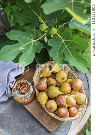 Figs jam Figs jam 118121009