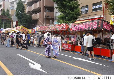 Enjoy browsing the stalls set up at the festival. Have fun with friends and family. 118121115