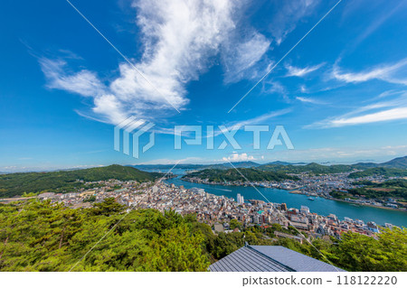 [Ultra-wide angle] View from Senkoji Park. Onomichi Channel and the townscape of Onomichi (Onomichi City, Hiroshima Prefecture) 118122220
