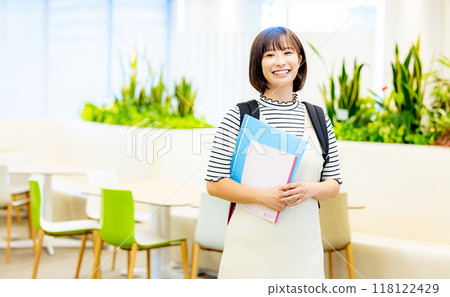 女大學生攝影合作：電波學園教育法人東京電子專校 118122429