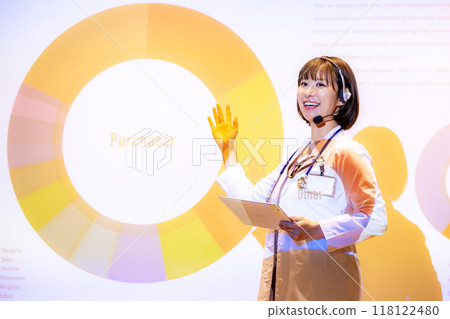 女醫師進行研討會攝影合作：電波學園教育法人、東京電子專校 118122480