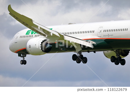 Takeoff and landing of an airliner 118122679