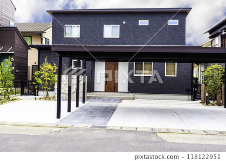 帶車庫的房屋 118122951