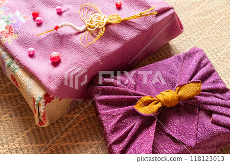 Furoshiki wrapping and Mizuhiki for year-end and mid-year gifts Furoshiki wrapping and Mizuhiki for year-end and mid-year gifts 118123013