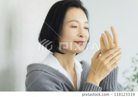 針織的中間女人 118123319