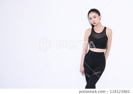 運動裝的女性 118123862