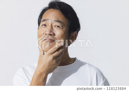Middle-aged men's skin care image Middle-aged men's skin care image 118123884