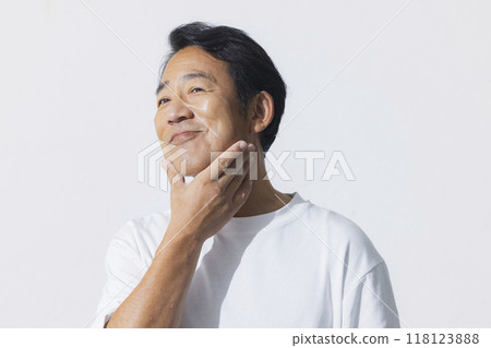 Middle-aged men's skin care image Middle-aged men's skin care image 118123888