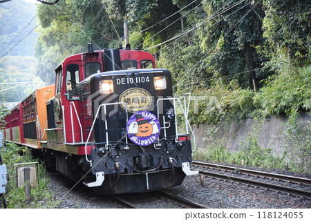 京都：秋季嵯峨野無軌電車萬聖節快樂 118124055