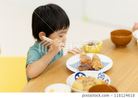 親子餐廳形象 118124618