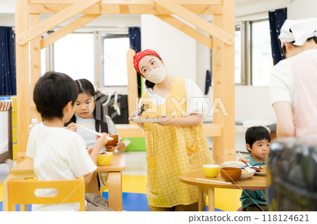 親子餐廳形象 118124621