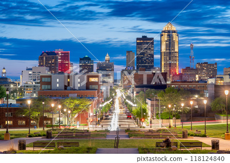 Des Moines, Iowa, USA Downtown City Skyline 118124840