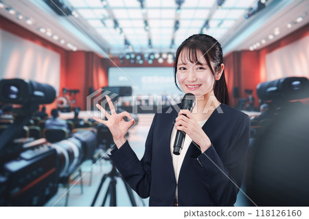 A female reporter reporting from a press conference A female reporter reporting from a press conference 118126160