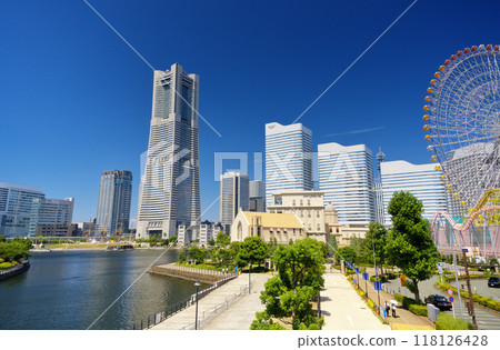 Yokohama Minato Mirai streetscape 118126428