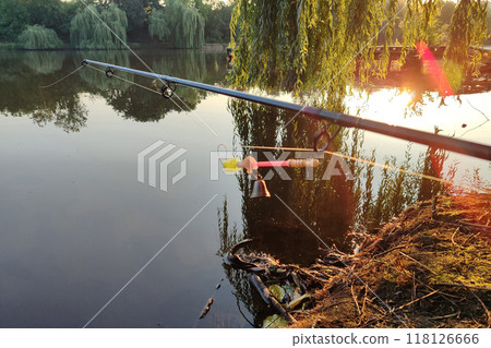 Early morning on the lake, a great place for fishing. 118126666