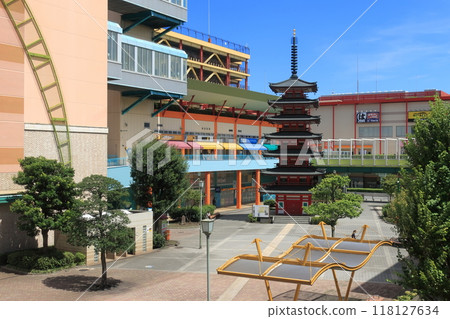 In front of Ebina Station: Ebina City's tourism symbol monument [Seven-story Pagoda] 118127634
