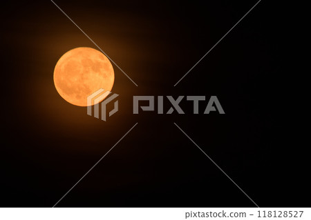 A red full moon just rose in Hakushu Town, Hokuto City 118128527