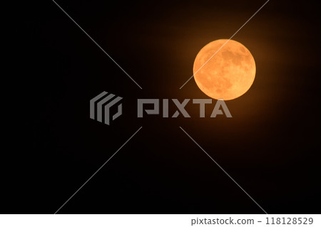 A red full moon just rose in Hakushu Town, Hokuto City 118128529