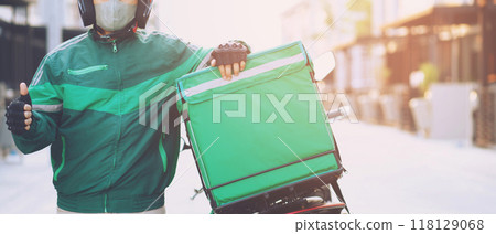 green rider Ready for fast food delivery with online applications 118129068