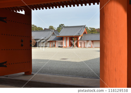 從佐合門眺望京都禦所日華門 118129538