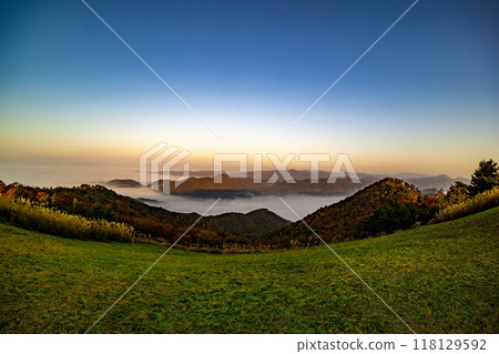 Beautiful sea of clouds Beautiful sea of clouds 118129592