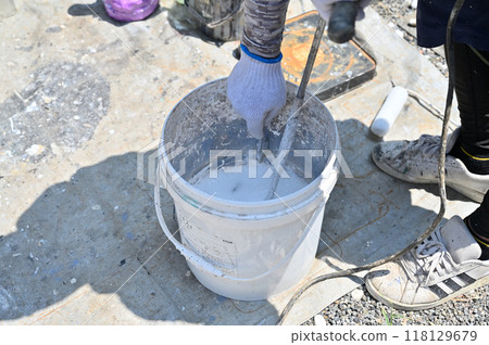 Painter mixing paint, house, exterior wall painting 118129679