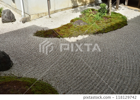 Nanzenji Temple Garden "Horai Shinsen Garden" 118129742