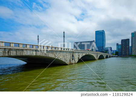 Bandai Bridge and the Niigata Nippo Media Ship skyscraper 118129824