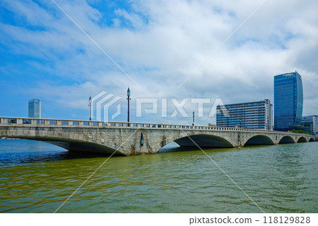 Bandai Bridge, Niigata Nippo Newspaper Company, Media Ship, Toki Messe, Befco Baka-Uke Observatory, and Skyscrapers 118129828