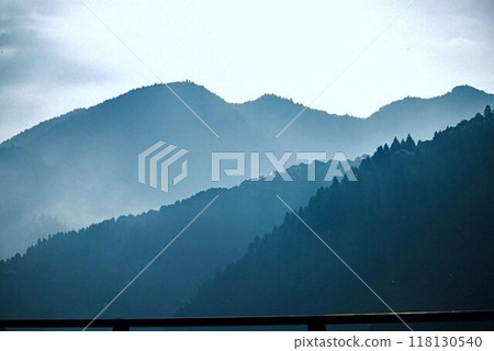 Cloudy mountain, fantastic scenery Cloudy mountain, fantastic scenery 118130540