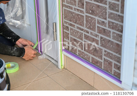 A craftsman doing protective work, house painting work, painting craftsman 118130706