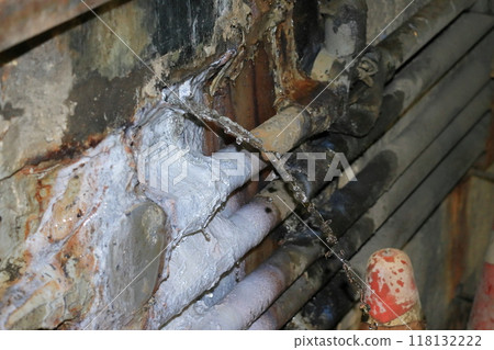 地下水從隧道壁湧出；隧道內漏水； 118132222