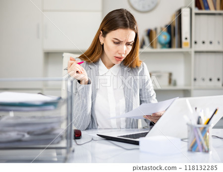 Tired business woman working at the computer in office 118132285