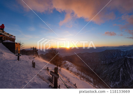 Sunrise at Mt. Tsubakuro in the midst of winter 118133669
