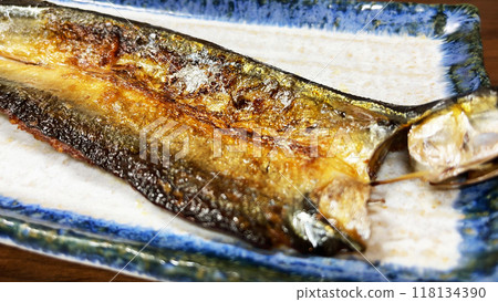 Autumn taste: Grilled saury 118134390